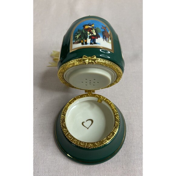 Mr. Christmas Bell Ornament Music Box  Plays Silent Night Green & Gold. - Picture 5 of 8